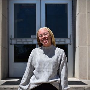 Meet your Posher, Kiona